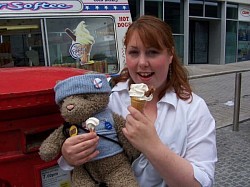 Enjoying a bear hug and a icecream with this lovely lady in London.